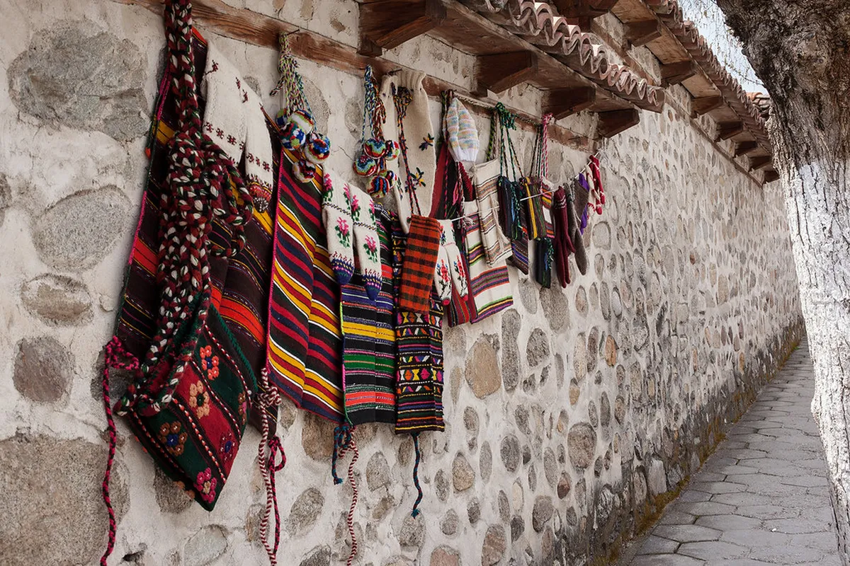Tipping in Bulgaria: A Complete Guide to Customs & Etiquette